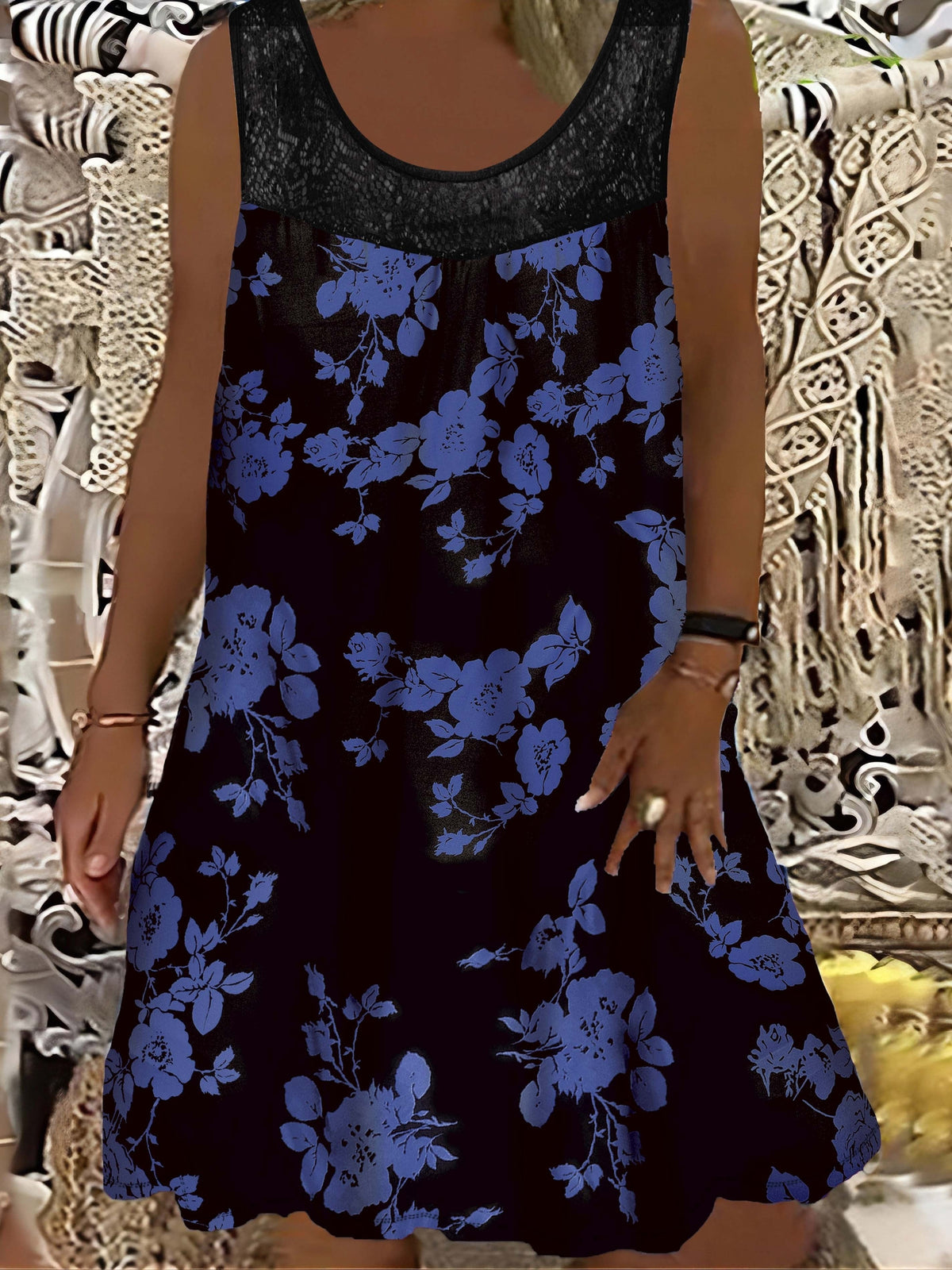 Vivien – Floral Lace Midi Dress