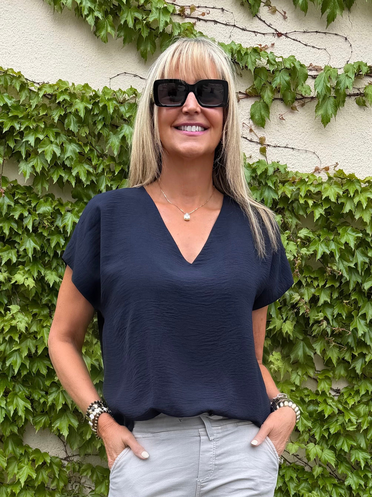 Hi-Low Lightweight V-Neck Top | T335