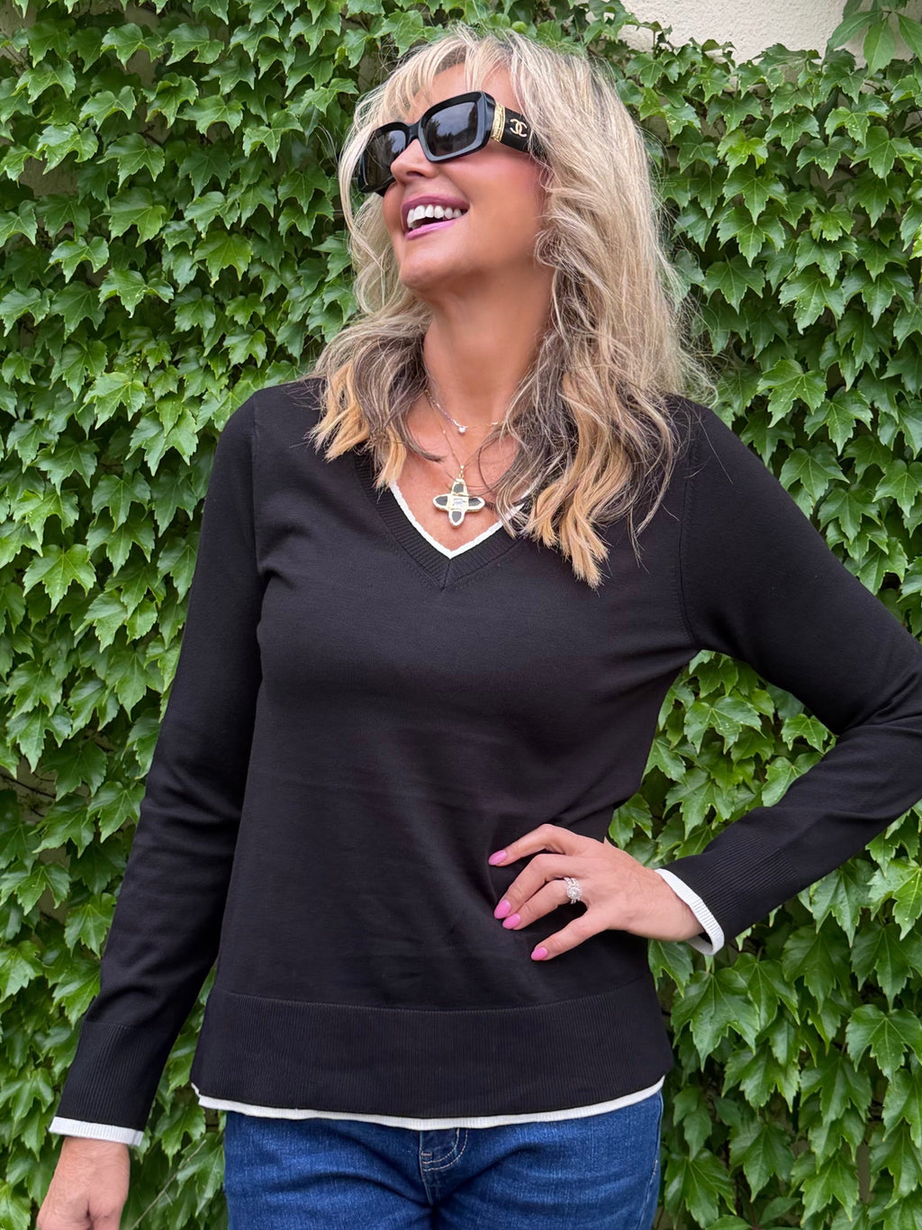 Cozy Contrast V-Neck Sweater | SW260