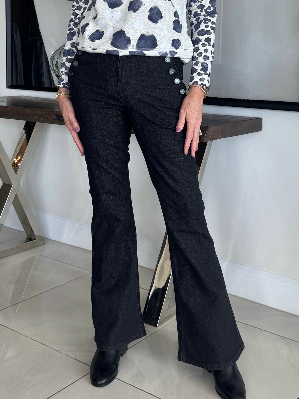 Classic High-Rise Flared Jean | R202